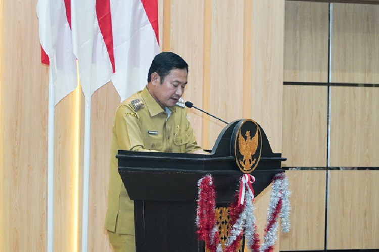 Bupati Lamongan saat membacakan jawaban atas PU fraksi dalam sidang paripurna P-APBD 2023. SP/MUHAJIRIN 