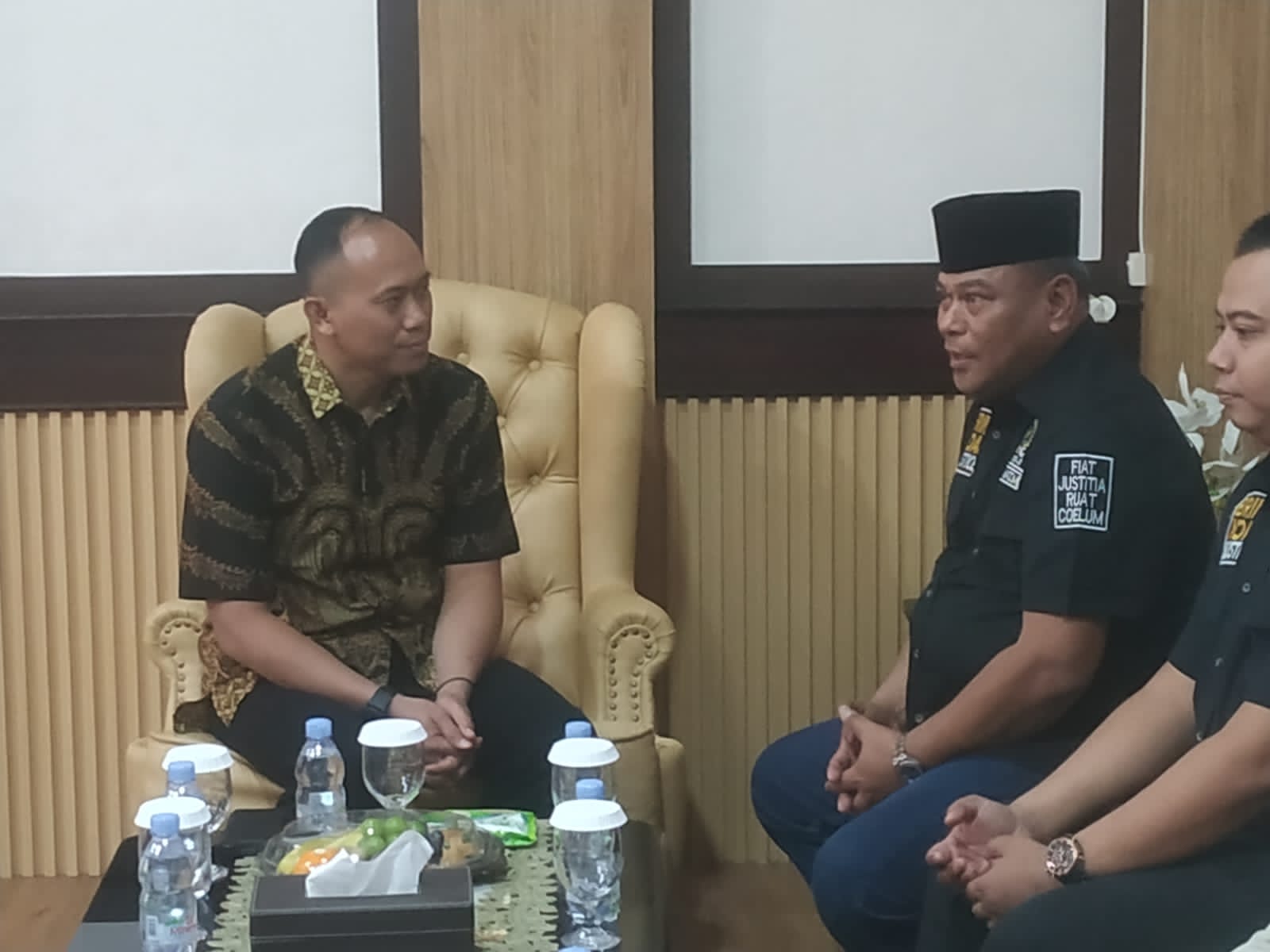 Anggota Komisi III DPR RI Rahmat Muhajirin saat bertemu Kajari Sidoarjo Roy Revalino dan menyampaikan sejumlah persoalan warga dan pelayanan publik 