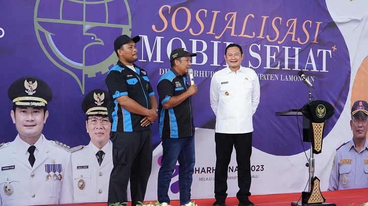 Para driver MoHat saat menjawab pertanyaan dari bupati Yuhronur Efendi. SP/MUHAJIRIN KASRUN