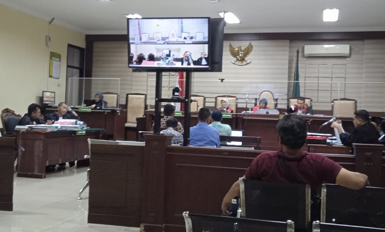 Sidang dengan saksi Kepala Desa (Kades) dan ketua Tim Pelaksana (Timlak). SP/ Hikmah
