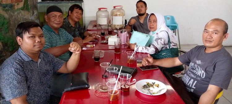 Para bacaleg Partai PPP Sidoarjo, berkumpul bicara soal keresahan mereka terkait isu pergeseran nomor urut yang dilakukan ketua baru partai. SP/ Hikmah