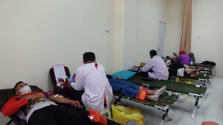 Tim RSUD Bangil saat Bhakti sosial donor darah. SP/ Ris