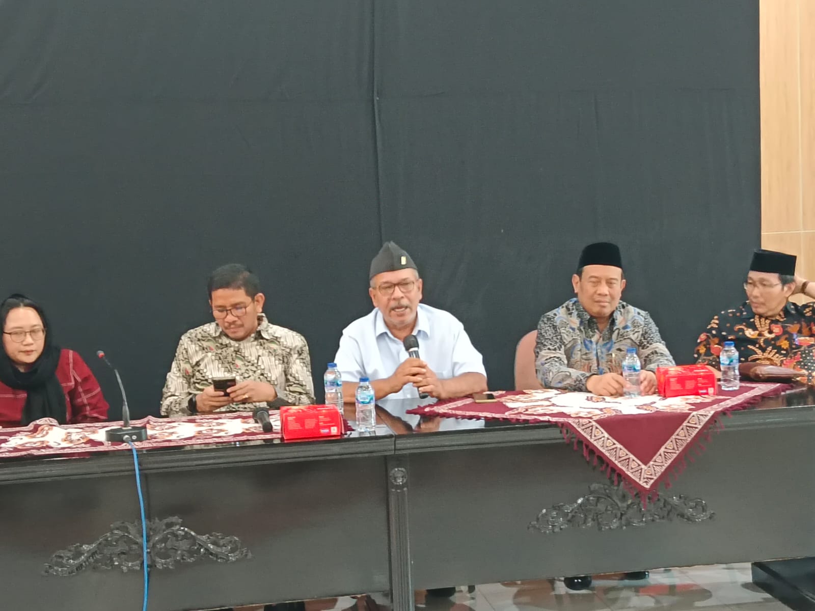 Dalam Rangka Hari Santri Nasional 2023, Kementerian Agama, Pemerintah Provinsi Jawa Timur, dan PBNU berkolaborasi gelar Jalan Sehat. SP/PBNU Jatim