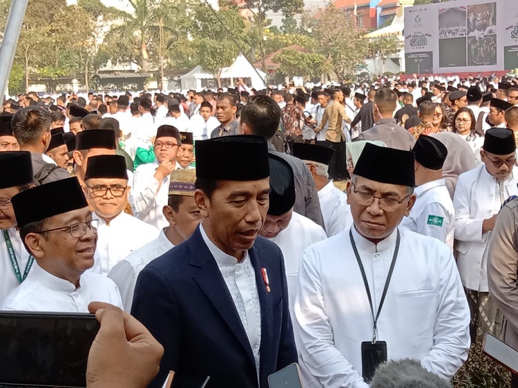 Presiden Joko Widodo (Jokowi) usai memimpin apel pagi Hari Santri 2023, Minggu (22/10/2023). SP/ Aini