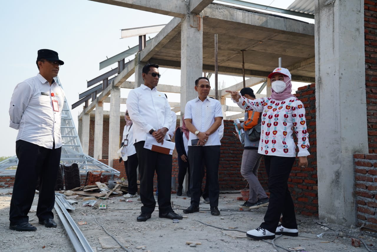 Walikota dan Kajari Kota Mojokerto saat sidak di proyek PLUT.