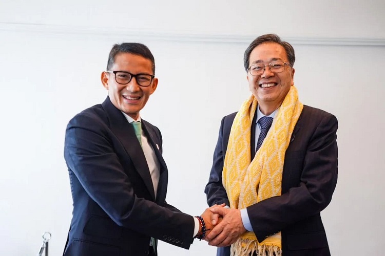 Menteri Pariwisata dan Ekonomi Kreatif Sandiaga Salahuddin Uno dan Menteri Pertanahan, Infrastruktur, Transportasi dan Pariwisata Jepang, Tetsuo Saito di Tokyo, Jepang, Sabtu (28/10/2023)
