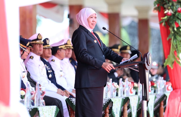 Gubernur Jawa Timur (Jatim) Khofifah Indar Parawansa saat memberikan sambutan upacara peringatan Hari Sumpah Pemuda, Sabtu (28/10/2023) di Blitar. SP/ Biro Adpim Pemprov Jatim