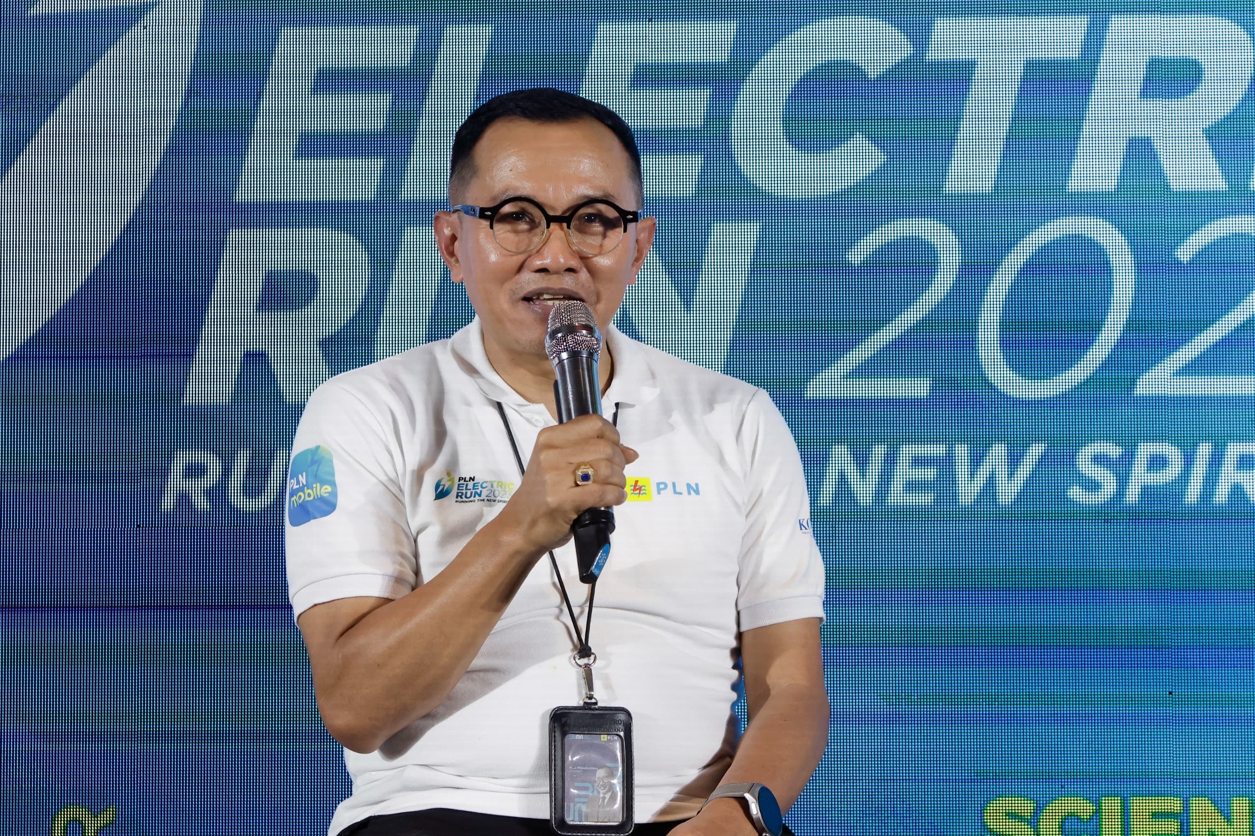 Sekretaris Perusahaan PLN Alois Wisnuhardana saat melakukan konferensi pers gelaran PLN Electric Run 2023 di Senayan Park, Jakarta, Kamis (26/10). Foto/Humas PLN