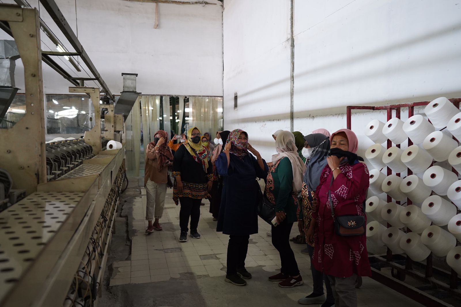 Para perajin batik Kota Mojokerto saat studi tiru ke Pekalongan