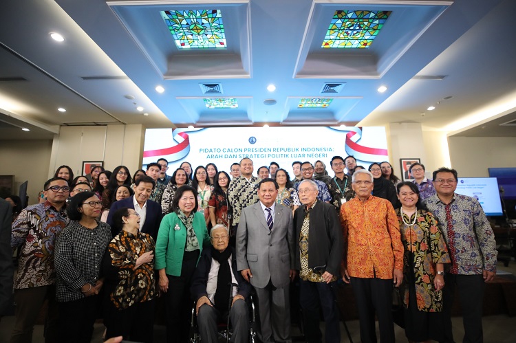 Acara 'Pidato Calon Presiden Republik Indonesia: Arah dan Strategi Politik Luar Negeri' yang diselenggarakan Centre for Strategic and International Studies (CSIS) di Jakarta, Senin (13/11/2023). SP/ Al Qomaruddin