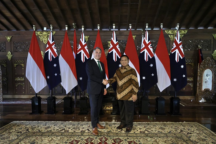 Menteri Pertahanan (Menhan) Prabowo Subianto menyambut hangat kunjungan The Hon. Richard Marles MP, Deputi Perdana Menteri (DPM) Australia, Jumat (17/11/2023). SP/ Al Qomaruddin