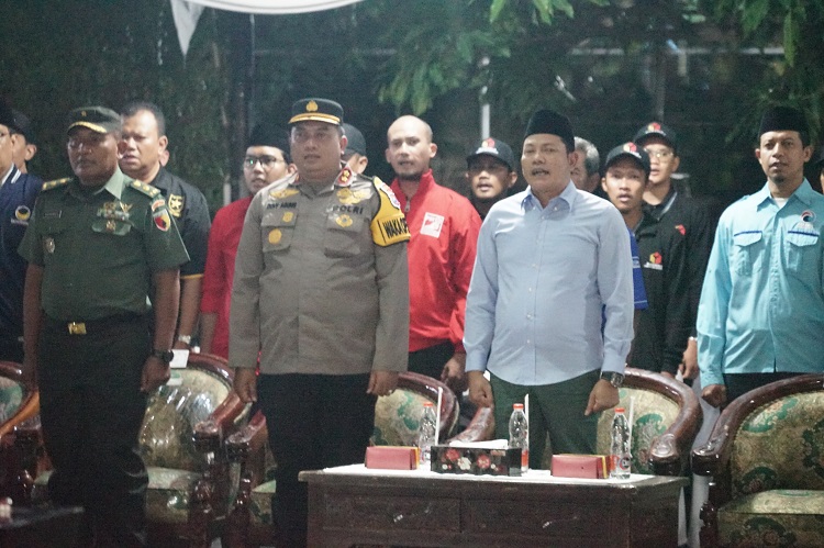 Wakil Bupati Sidoarjo H. Subandi saat menghadiri apel siaga pengawasan Pemilu 2024 di Museum Empu Tantular Sidoarjo, Kamis malam (30/11/2023). SP/ Hikmah