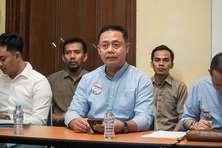 Ketua TKD Jatim Boedi Prijosoeprajitno saat menghadiri rapat koordinasi perdana di Posko TKD Jatim, Jalan Diponegoro 9, Surabaya pada Kamis (07/12/2023). SP/ RIKO