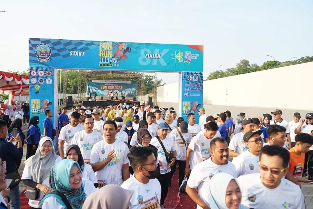 Ratusan pelari saat memadati halaman sentra IKM Bangkalan