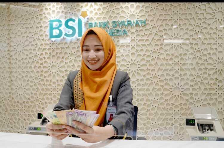 BSI memfasilitasi kebutuhan transaksi keuangan masyarakat yang diproyeksi meningkat saat Tahun baru 2024. SP/ BSI