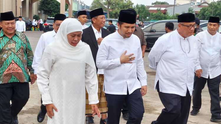 Gugatan Emil terkait masa jabatan kepala daerah di kabulkan, Khofifah memberi respon positif. SP/ Aini