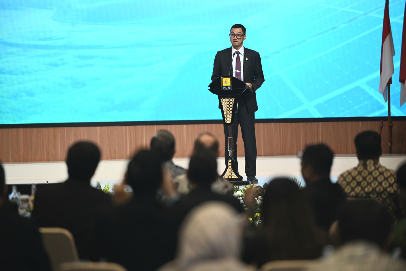 Dirut PLN Darmawan Prasodjo saat memberikan sambutannya pada acara penandatanganan Letter of Intent (LOI) program dedieselisasi antara PLN dan tiga perusahaan energi di Kantor Pusat PLN, Jakarta (21/12). Foto/Humas PLN