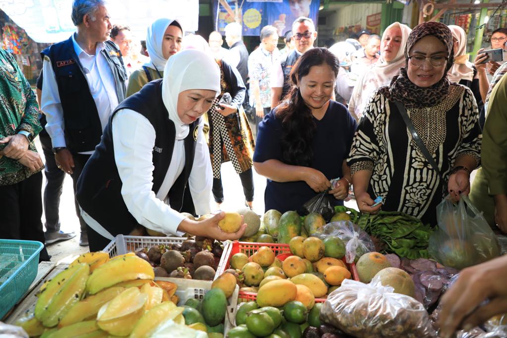 Harga bahan pokok di Jatim tetap terkendali dengan inflasi. SP/Biro Adpim Pemprov Jatim