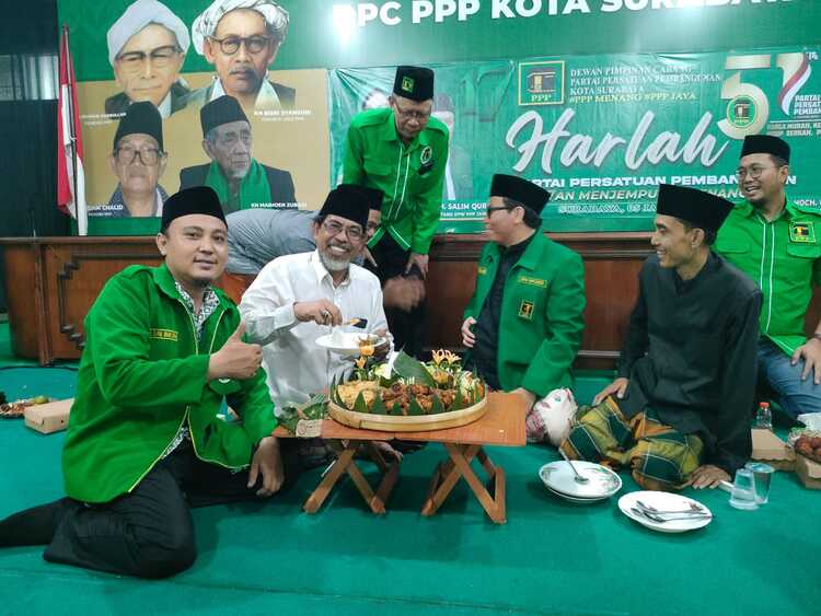 Plt. Ketua DPC PPP Kota Surabaya, Muhaimin saat memperingati hari lahir (harlah) ke-51 PPP di kantor DPC PPP Kota Suranaya Jalan Adityawarman, Jumat (05/01/2024). SP/ Al Qomaruddin