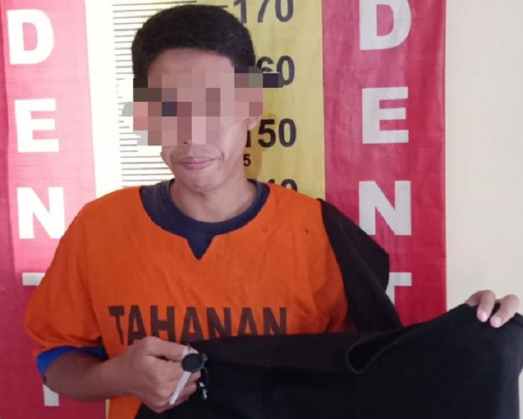 Pelaku pencurian kendaraan saat diamankan Unit Reskrim Polsek Lekok Polresta Pasuruan, Rabu (10/01/2024). SP/ ZIZ
