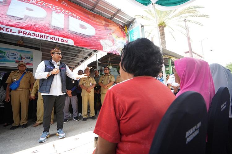 Penjabat (Pj) Wali Kota Moh. Ali Kuncoro kembali meresmikan tiga pracangan TPID, di Jalan Riyanto, Mergelo, Prajurit Kulon, Selasa (16/01/2024). SP/ DWI