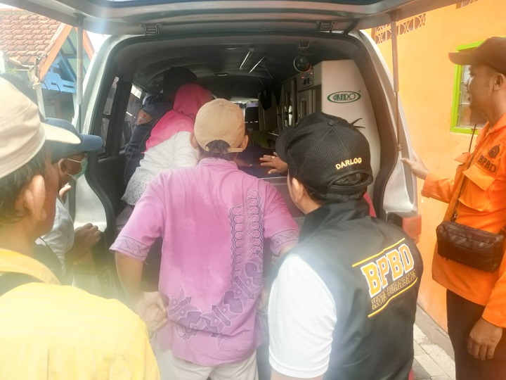 Korban saat dievakuasi ke rumah sakit. SP/Ariandi
