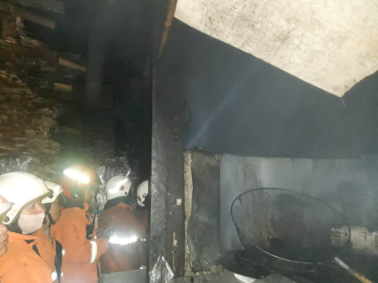 Lokasi tempat produksi krupuk di Menur Surabaya yang terbakar pada Kamis (05/01/2023). SP/Ariandi.