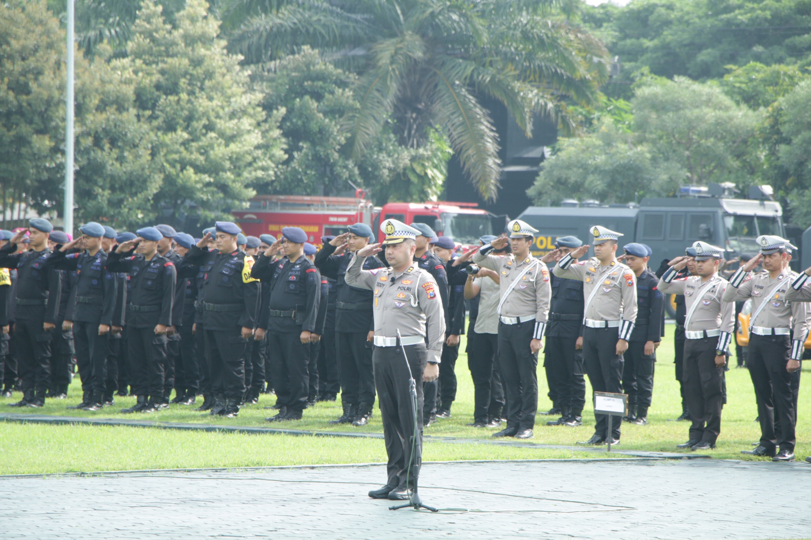  Apel Operasi Lilin Semeru 2022 di lapangan Mapolda Jatim pada Kamis (22/12/2022).