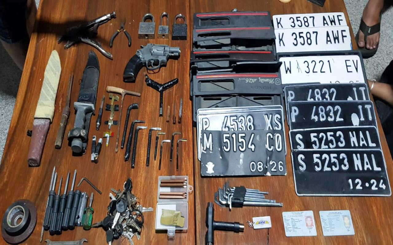 Barang bukti yang berhasil diamankan anggota Satreskrim Polrestabes Surabaya. SP/Ariandi.