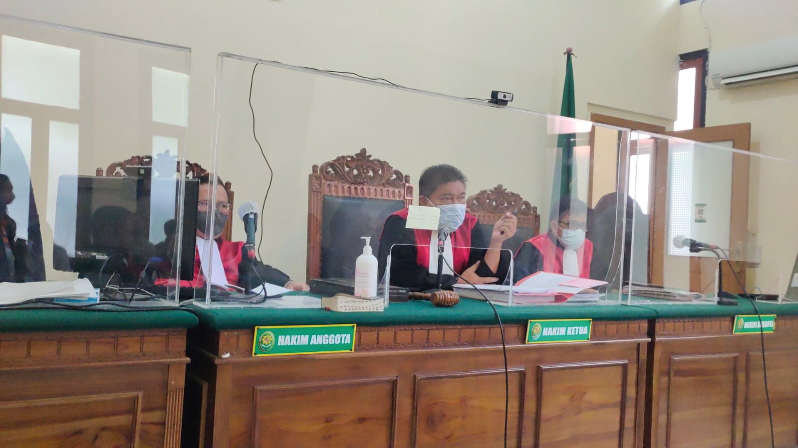 Sidang pemeriksaaan kasus dugaan pengeroyokan Lauw Shirley Andayani di PN Surabaya, Rabu (21/12/2022).