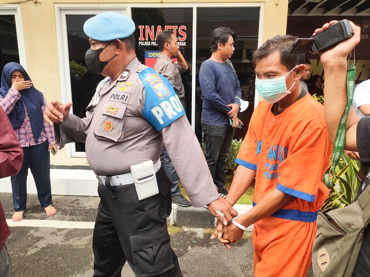 Pelaku pembacokan korban berinisial R dengan senjata tajam celurit hingga tewas telah diamankan Polresta Tanjung Perak, Surabaya. SP/ Ariandi
