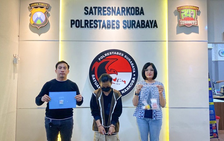 Pelaku saat diamankan petugas. SP/Ariandi