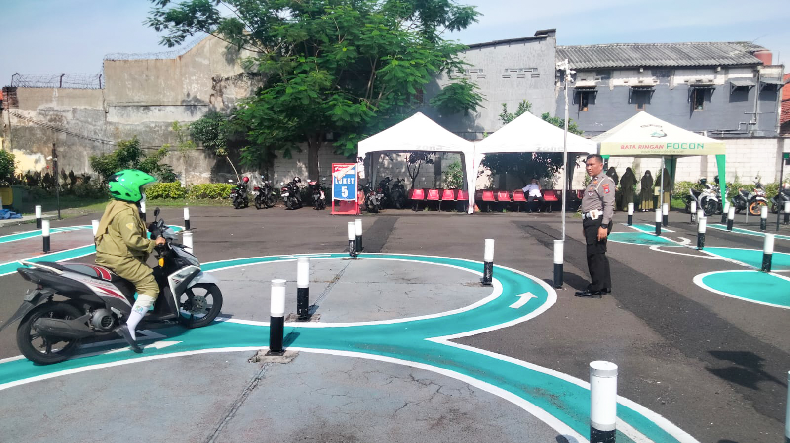 Salah satu siwi SMKN 10 yang mengikuti program SIM Cak Tejo Goes To School. SP/Ariandi.