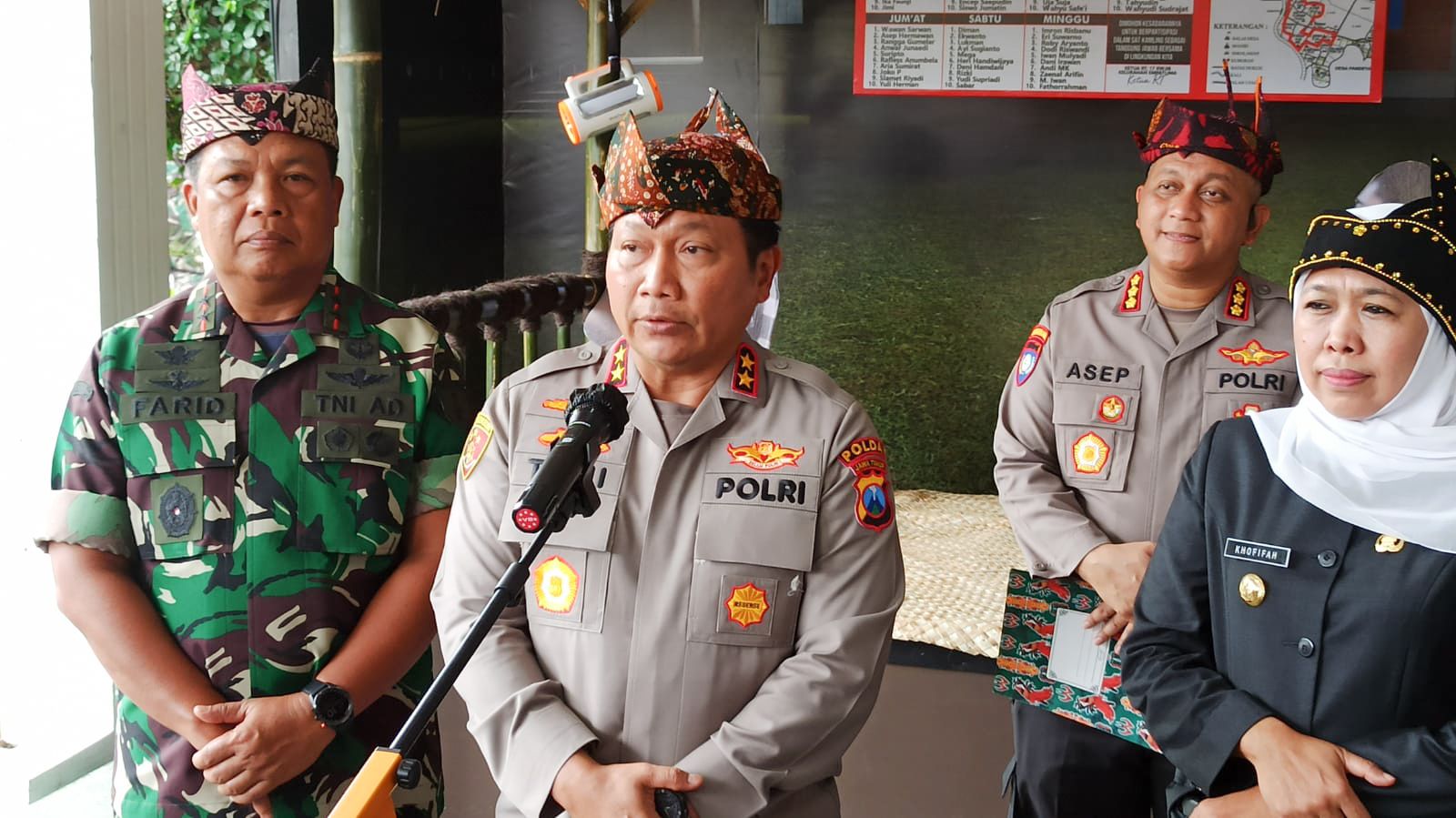 Kapolda Jawa Timur Irjen Pol Toni Harmanto usai meresmikan rumah rembug di Mapolda Jatim, Selasa (31/1/2023) siang. SP/Ariandi.