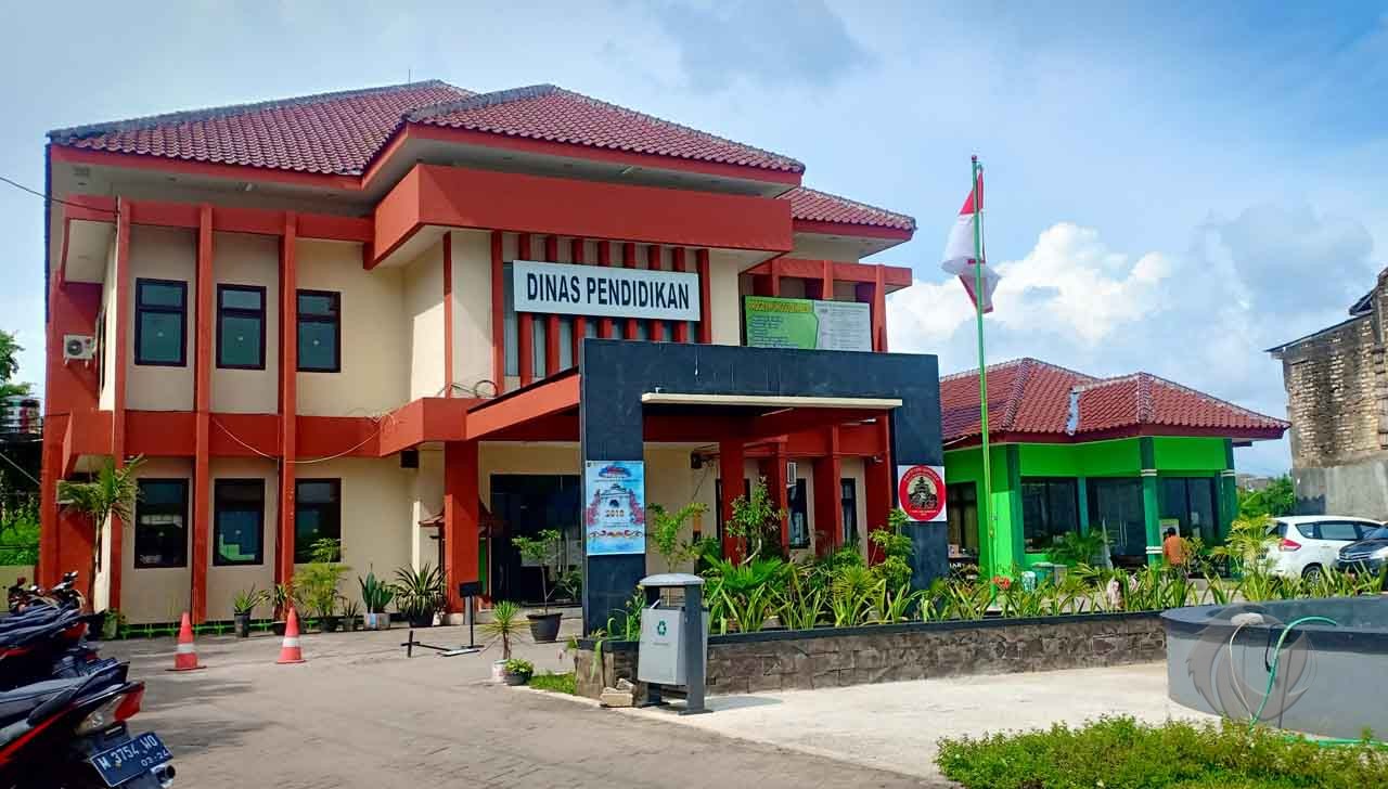 Foto : Tampak dari depan, Kantor Dinas Pendidikan Kab. Sumenep. Jalan Dr. Cipto No. 35 Sumenep (ft. Ainur Rahman/ SP)