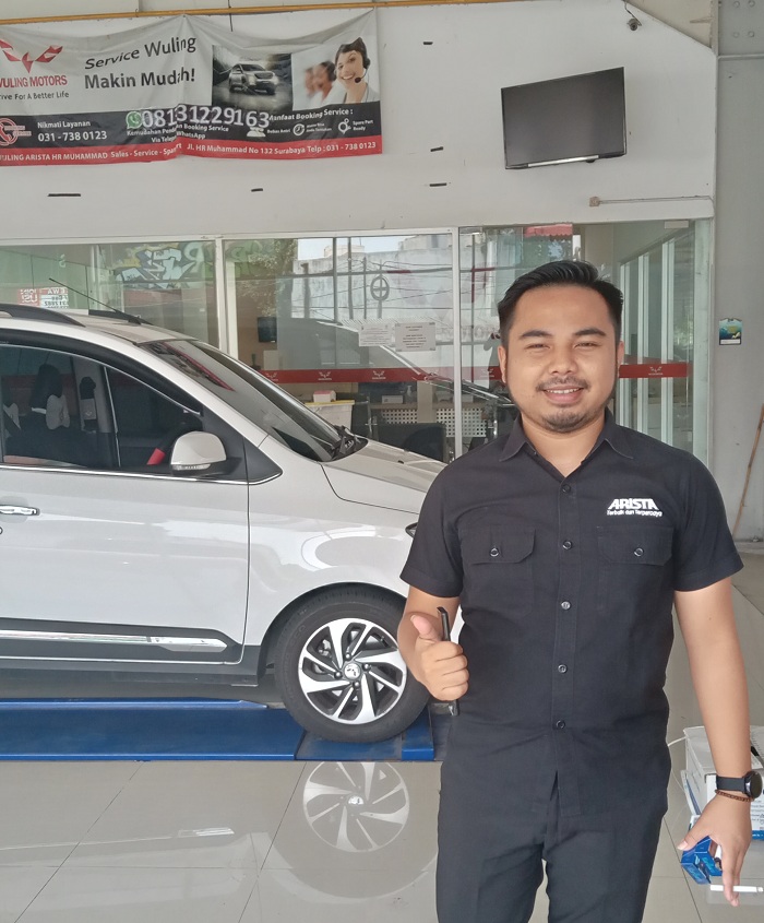 Pandu PIC Dealer Resmi Wuling Cabang HR. Muhammad Surabaya. SP/YAN