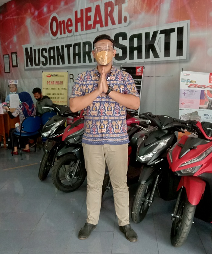 Caption: Diwan Syaputra PIC Honda Nusantara Surya Sakti Surabaya, saat ditemui di dealer. SP/ RYAN AFRIYANTO