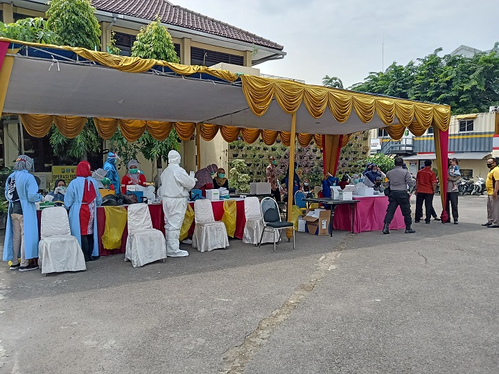 Pemeriksaan antigen di Polres Tanjung Perak. SP/Sem