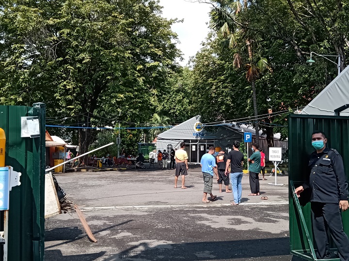 Para pasien covid-19 yang tengah menjalani perawatan di RSLI. SP/Semmy Mantolas