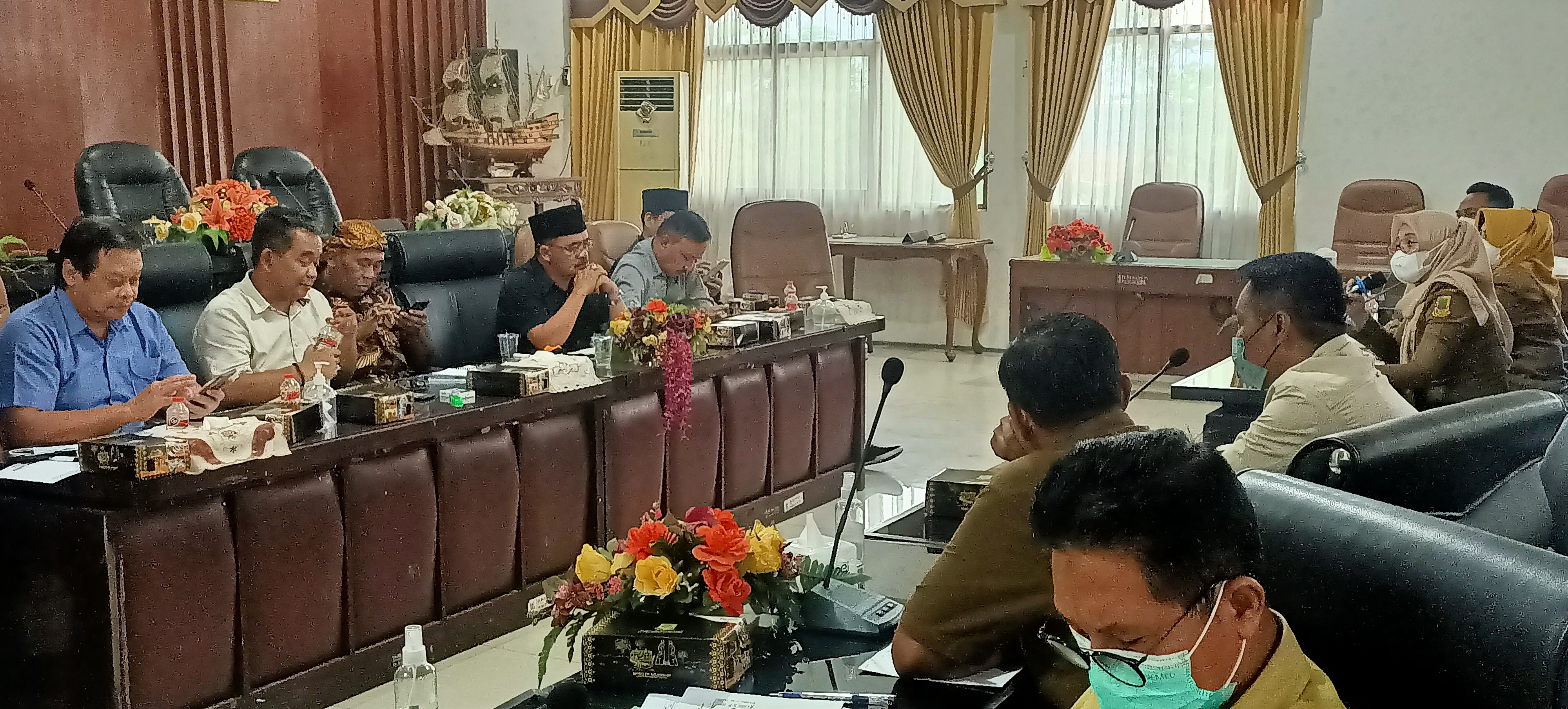 RDP Komisi II DPRD Kota Mojokerto dengan DLH dan DPUPRKP terkait tiga proyek