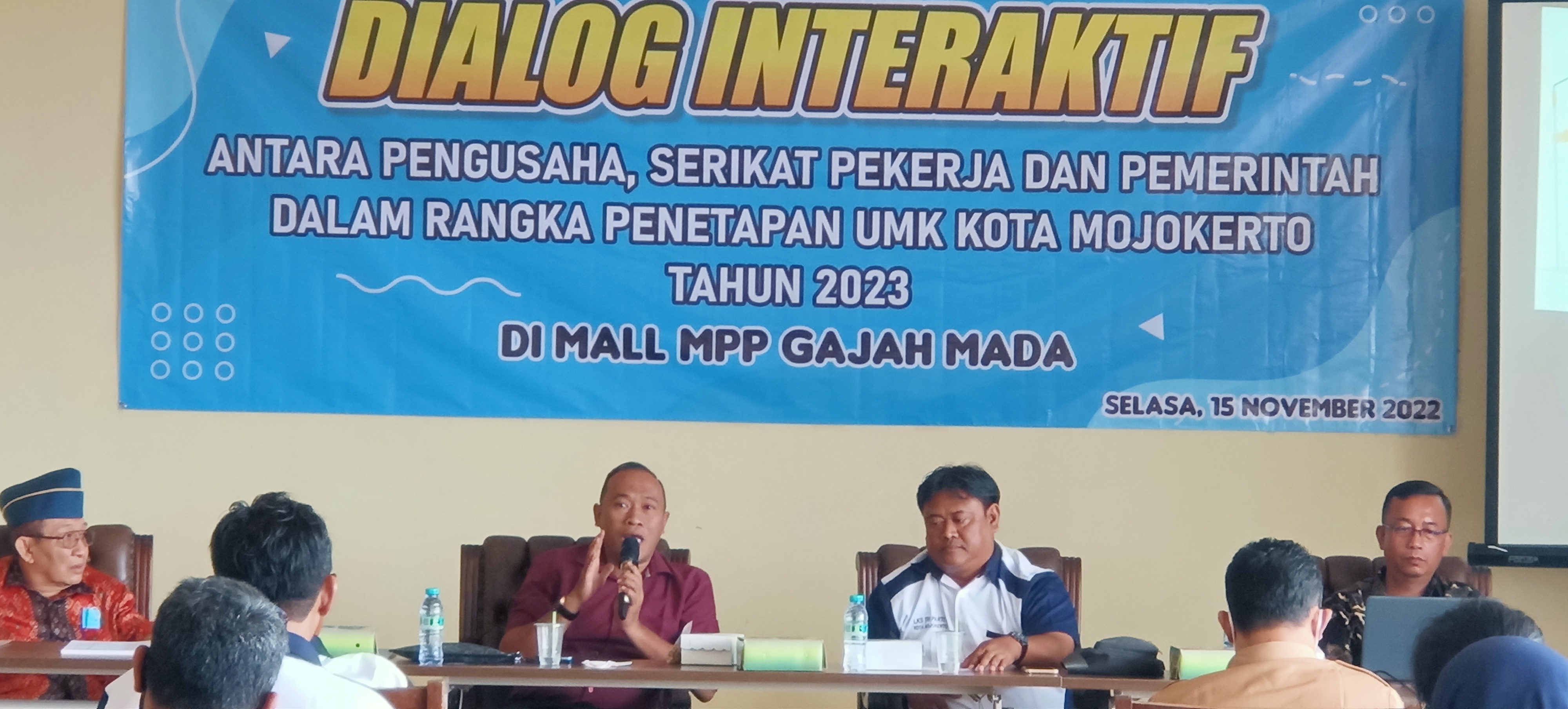 Dialog interaktif tripartit dldalam rangka penentuan UMK Kota Mojokerto tahun 2023