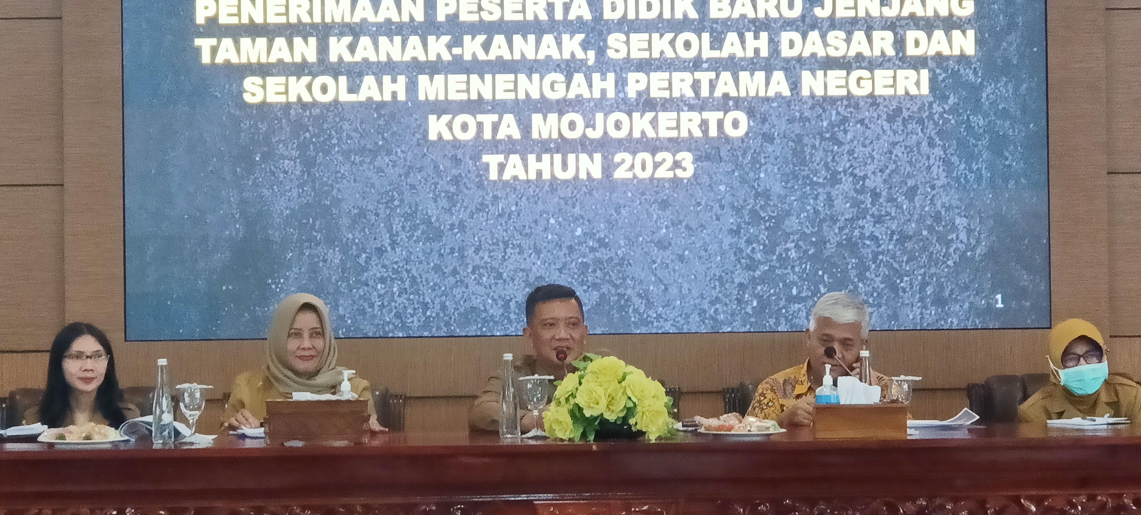 Kepala Dikbud Kota Mojokerto Amin Wachid saat menerima kunjungan Komisi III DPRD Kota Mojokerto