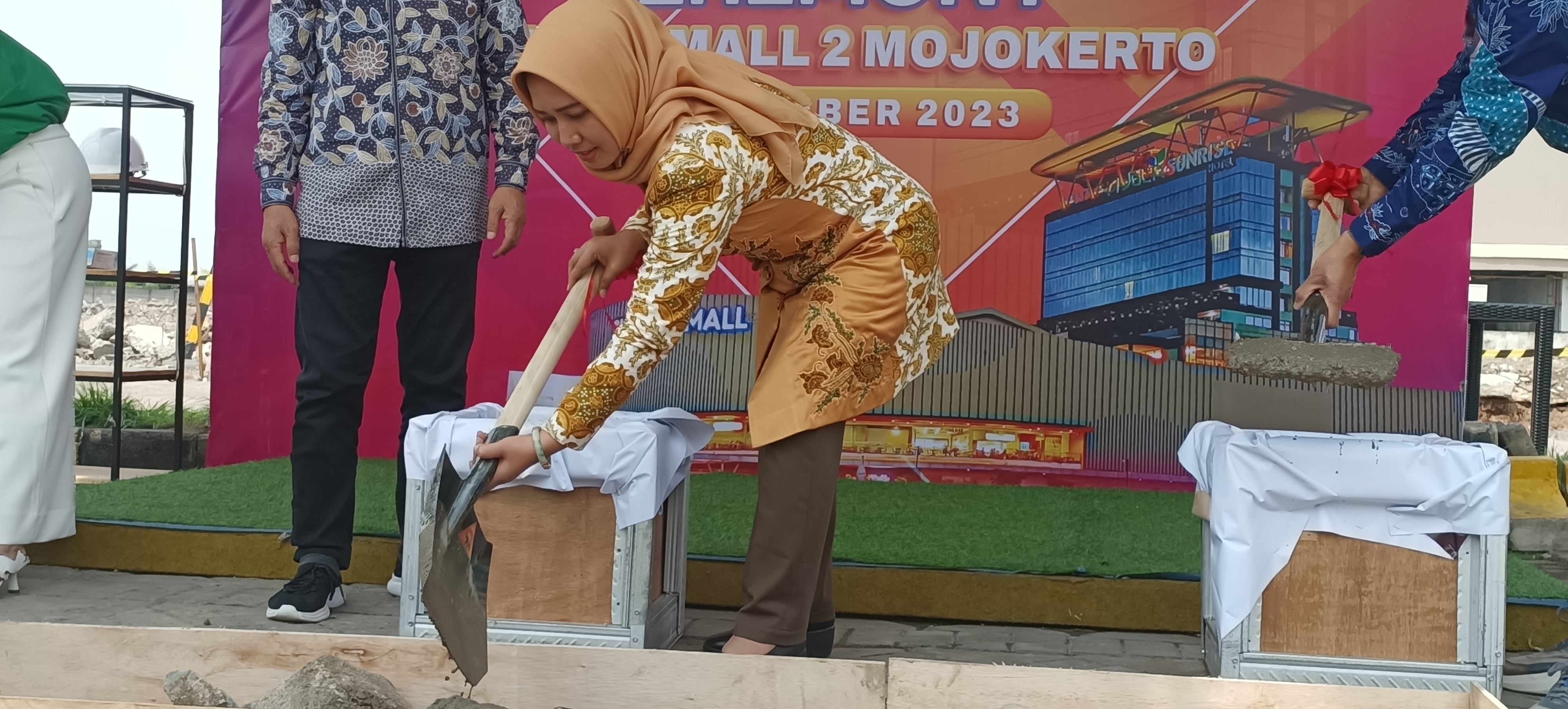 Ceremony Sunrise Mall  Tahap 2 oleh Wali Kota Mojokerto Ning Ita

