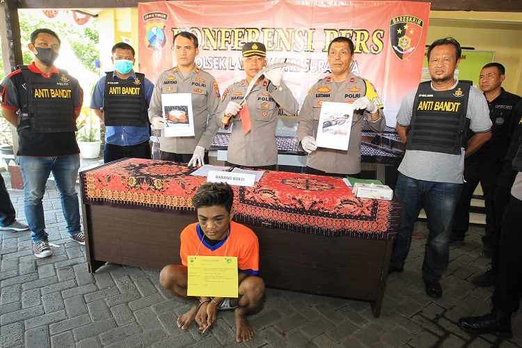 Pelaku dimassa warga kini diamankan di Polisi. SP/ ARIANDI