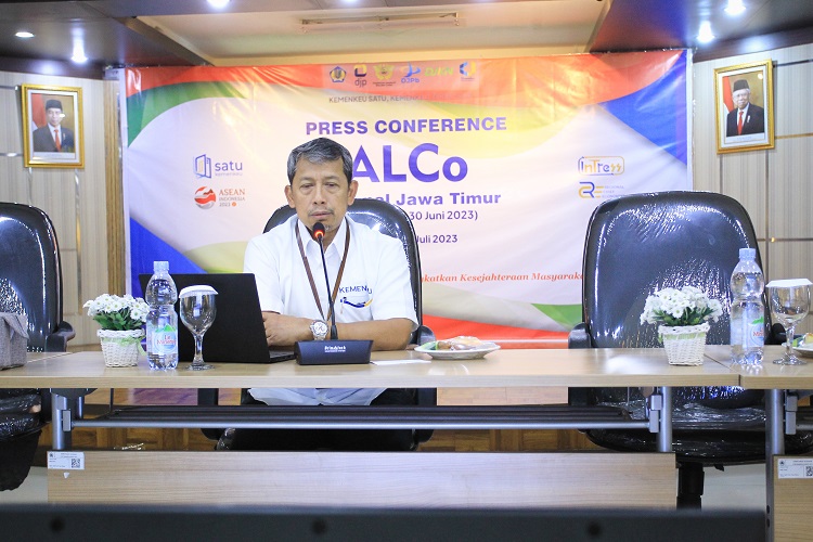 Perwakilan Kementerian Keuangan Provinsi Jawa Timur melaporkan perkembangan ekonomi regional Jawa Timur, Senin (31/07/2023). SP/ ARIANDI