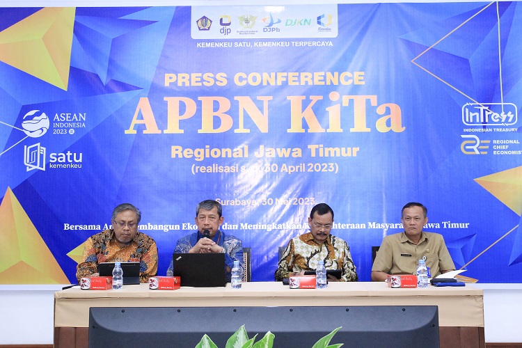 Press Conference APBN KiTa Regional Jawa Timur s.d 30 April 2023 secara Luring bertempat di Gedung RCE Center KPPN Malang dan secara daring melalui Zoom Meeting mulai pukul 09.00 s.d. selesai pada Selasa (30/05/2023). SP/ Ariandi