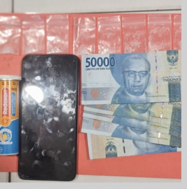 Barang bukti yang diamankan polisi dari pelaku. SP/Ariandi