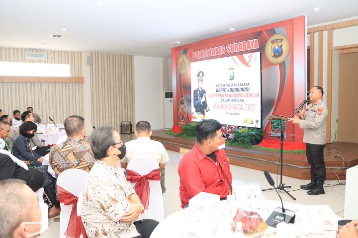 Rapat Koordinasi (Rakor) persiapan pengamanan penyambutan Natal tahun 2022 dan Tahun Baru 2023 di Gedung Pesat Gatra Polrestabes Surabaya, Selasa (13/12/2022). SP/Ariandi
