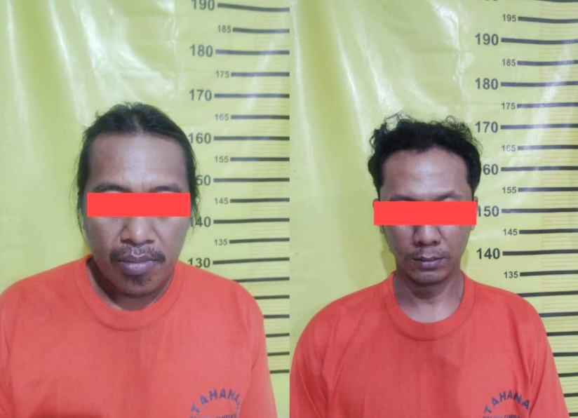 Dua tersangka kasus pencurian kabel tembaga di Hi-Tech Mall Surabaya. SP/Ariandi.