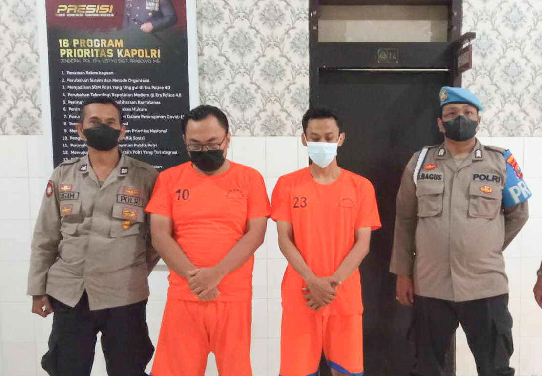 Tersangka pencurian ratusan sepatu yang berhasil diamankan oleh polisi.